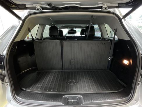 Used 2019 Toyota Highlander XLE AWD/4WD image 27