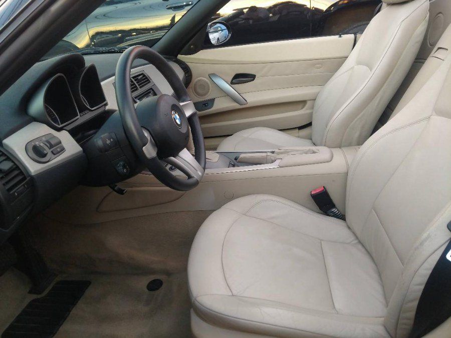 Used 2003 BMW Z4 2.5i RWD image 4