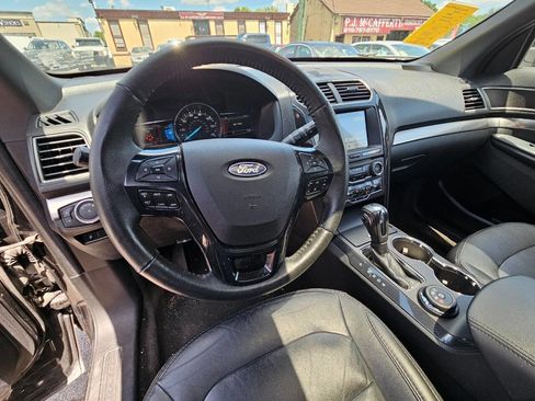 Used 2018 Ford Explorer XLT w/ Equipment Group 202A AWD/4WD image 9
