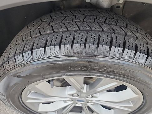 Used 2022 Ford Explorer XLT w/ Equipment Group 202A AWD/4WD image 6