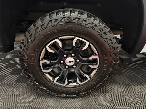 Used 2023 Chevrolet Silverado 1500 ZR2 w/ Technology Package image 23