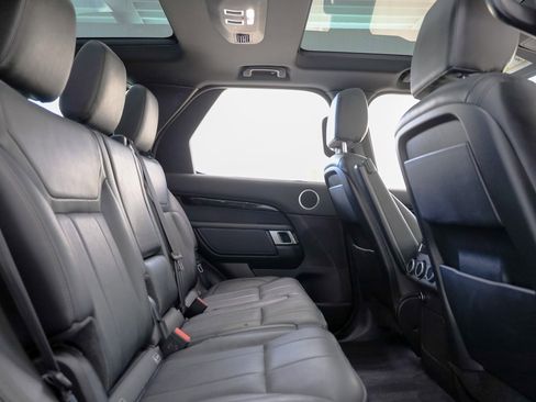 Used 2019 Land Rover Discovery SE image 31