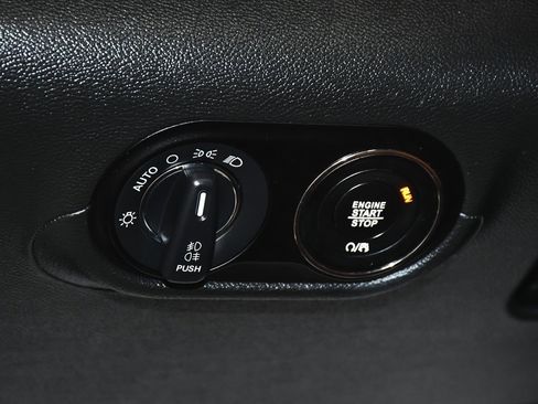 Used 2021 Maserati Levante image 19