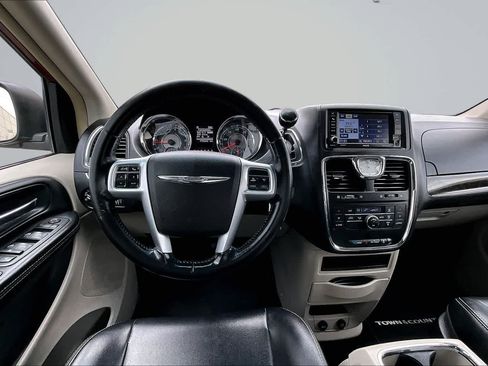 Used 2012 Chrysler Town & Country Touring w/ Entertainment Group #1 FWD image 15