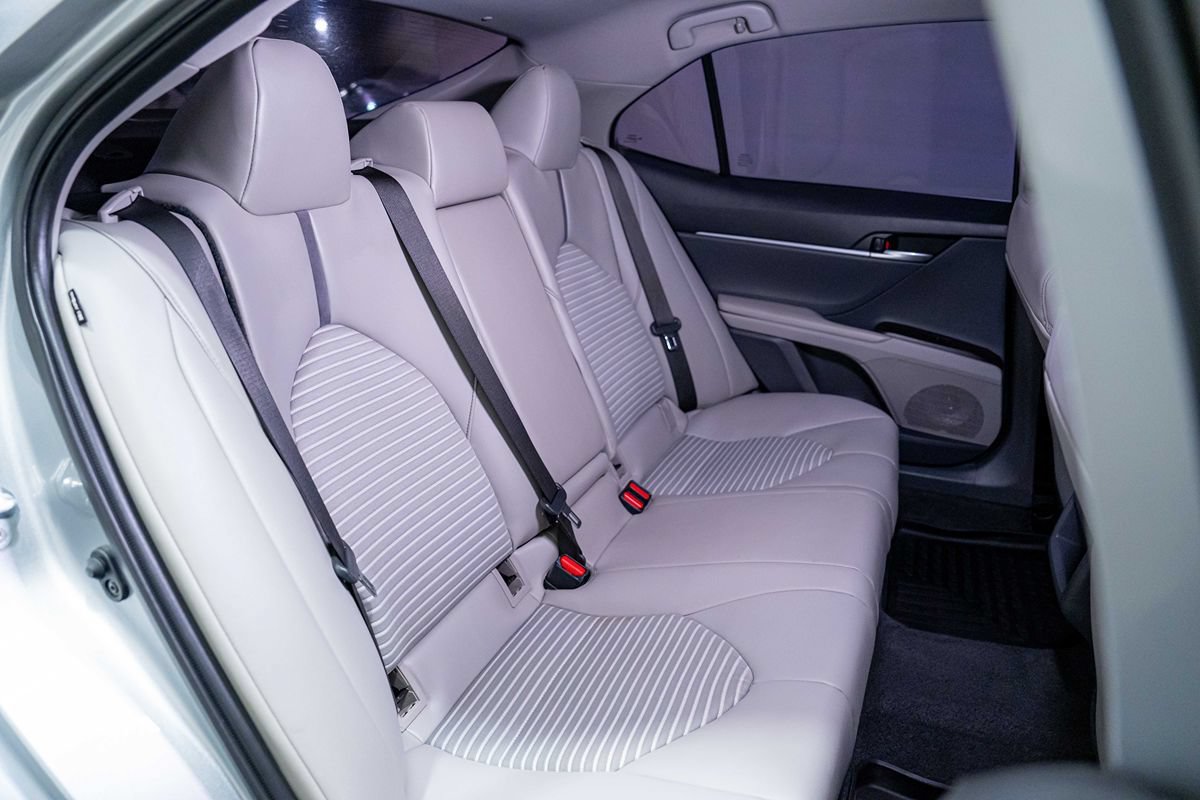 Used 2021 Toyota Camry SE w/ Convenience Package FWD image 16
