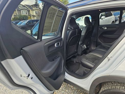 Used 2020 Volvo XC40 T5 R-Design w/ Protection Package image 17