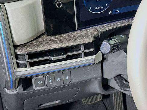 Used 2024 Hyundai Santa Fe Limited image 17