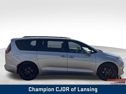 Used 2020 Chrysler Pacifica Touring-L w/ Advanced Safetytec Group FWD image 7
