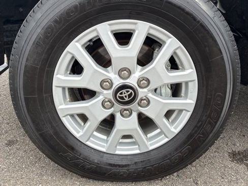 Used 2024 Toyota Tacoma SR image 9