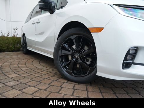 Used 2023 Honda Odyssey Sport image 17