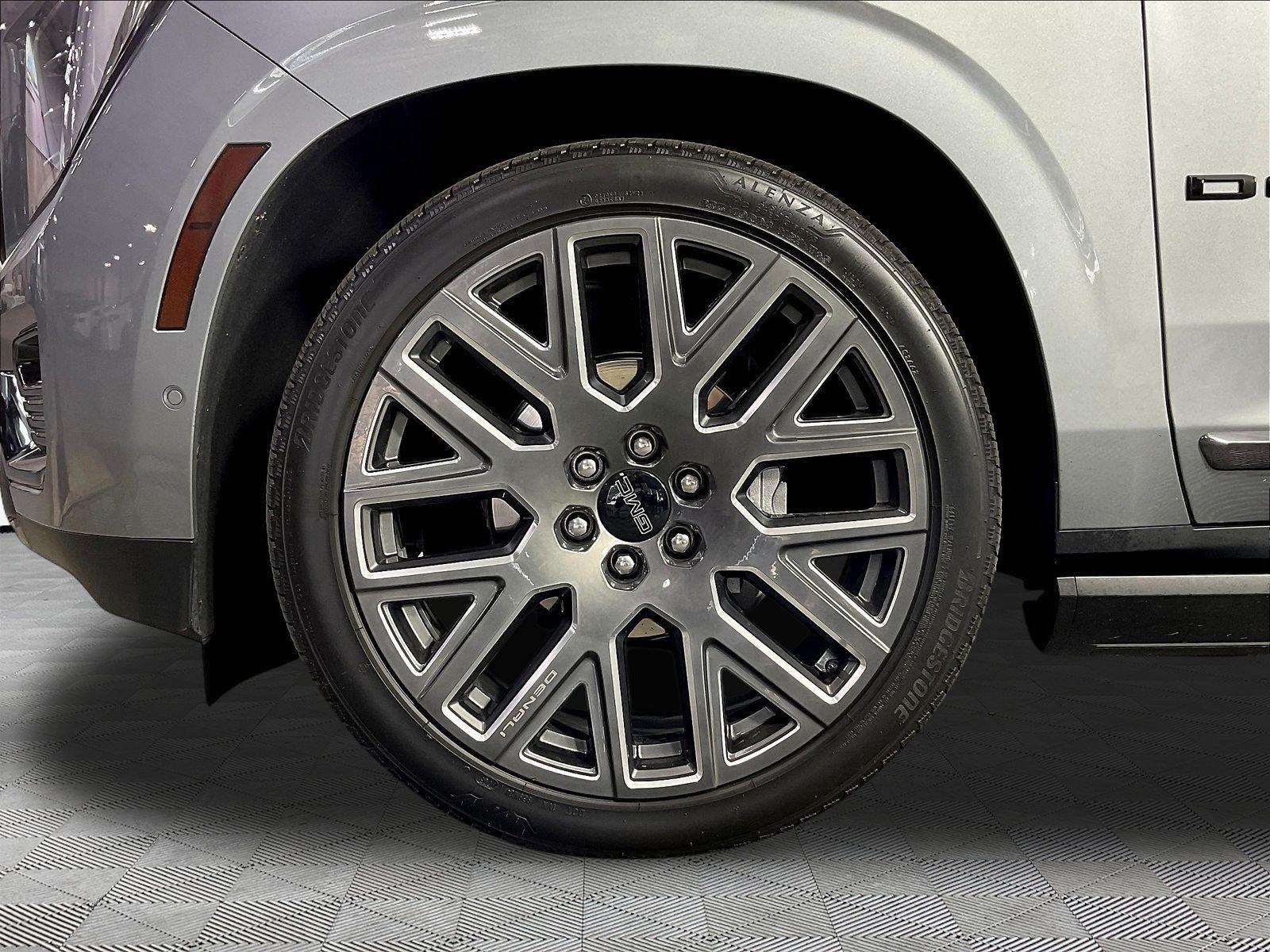 Used 2025 GMC Yukon Denali Ultimate AWD/4WD image 33