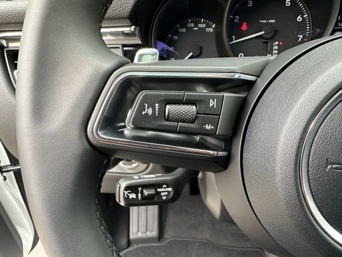Used 2026 Porsche Macan AWD/4WD image 17