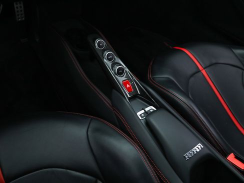 Used 2021 Ferrari F8 Tributo RWD image 27