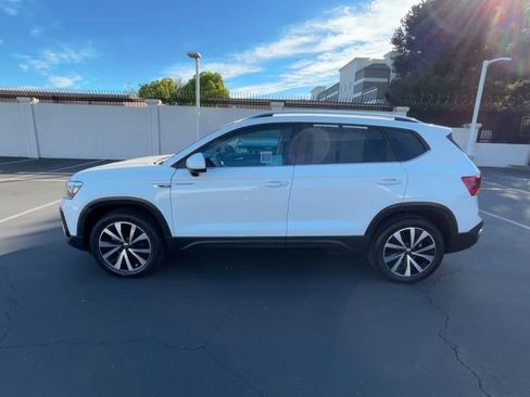 Used 2023 Volkswagen Taos SE image 5