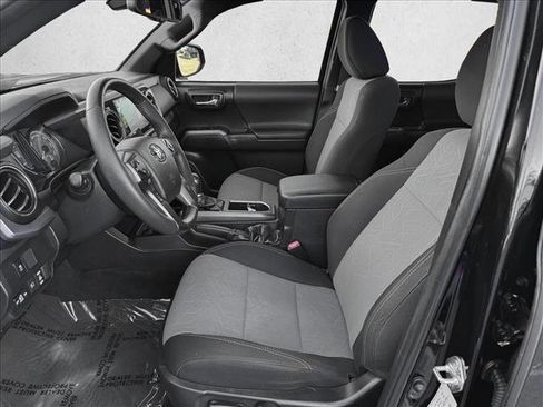 Certified 2023 Toyota Tacoma TRD Off-Road AWD/4WD image 9