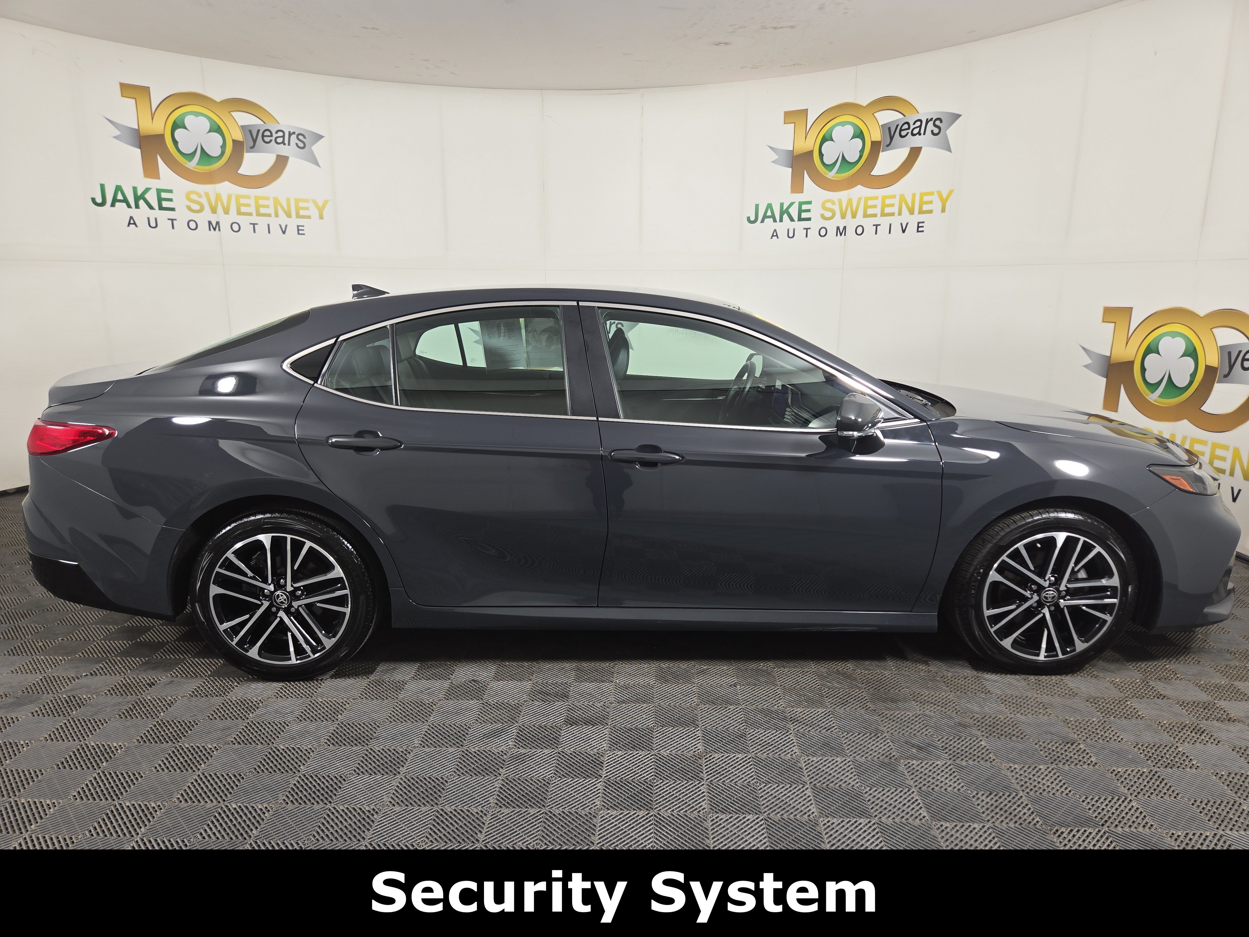 Used 2025 Toyota Camry XLE FWD image 9