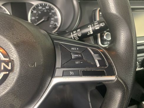 Used 2022 Nissan Kicks S image 20