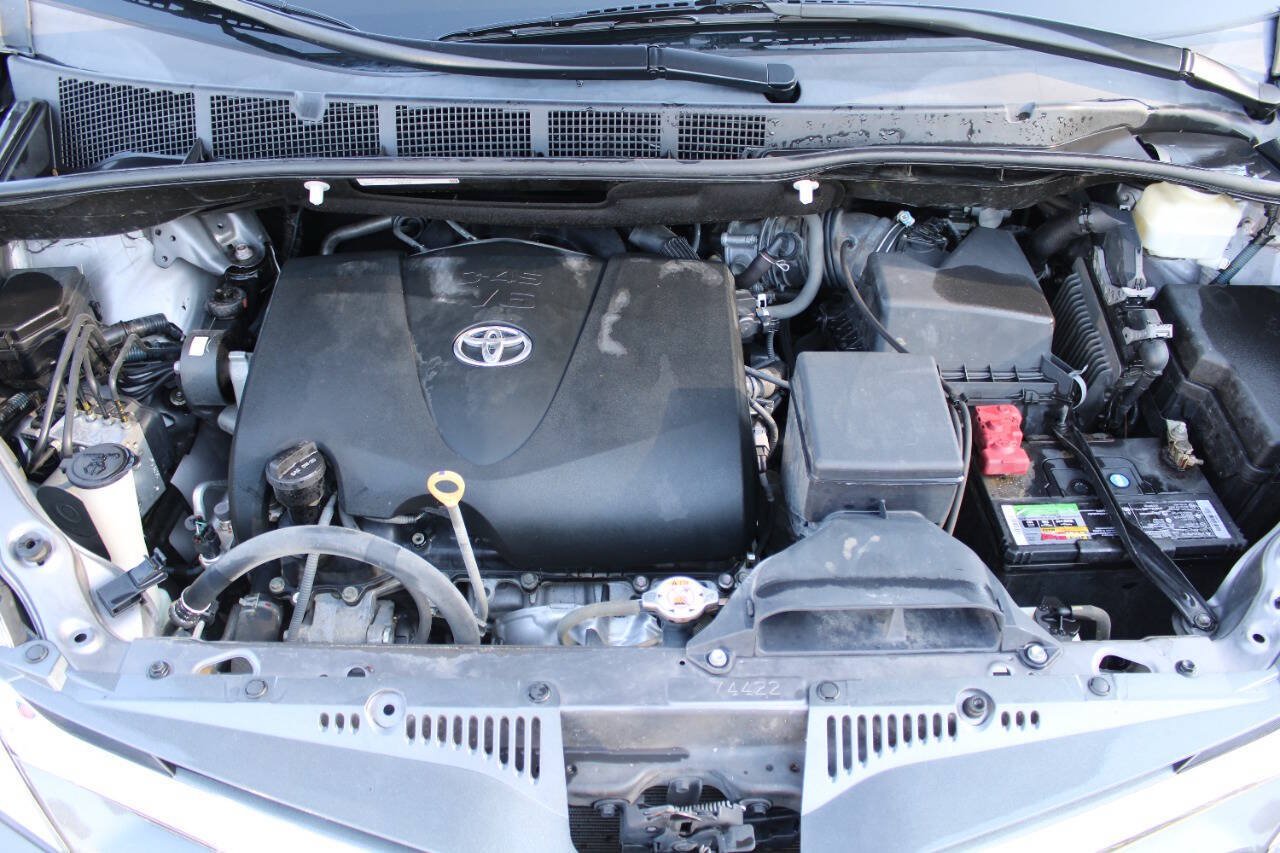 Used 2020 Toyota Sienna XLE FWD image 16