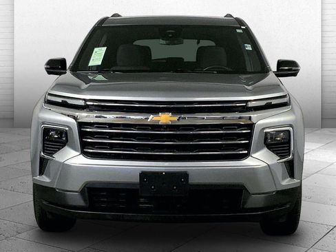 Used 2024 Chevrolet Traverse LT AWD/4WD image 2