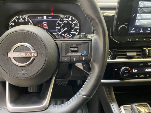 Used 2024 Nissan Pathfinder SL image 34