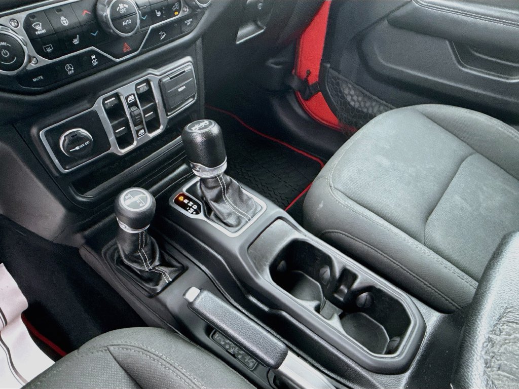 Used 2018 Jeep Wrangler Unlimited Sahara AWD/4WD image 17