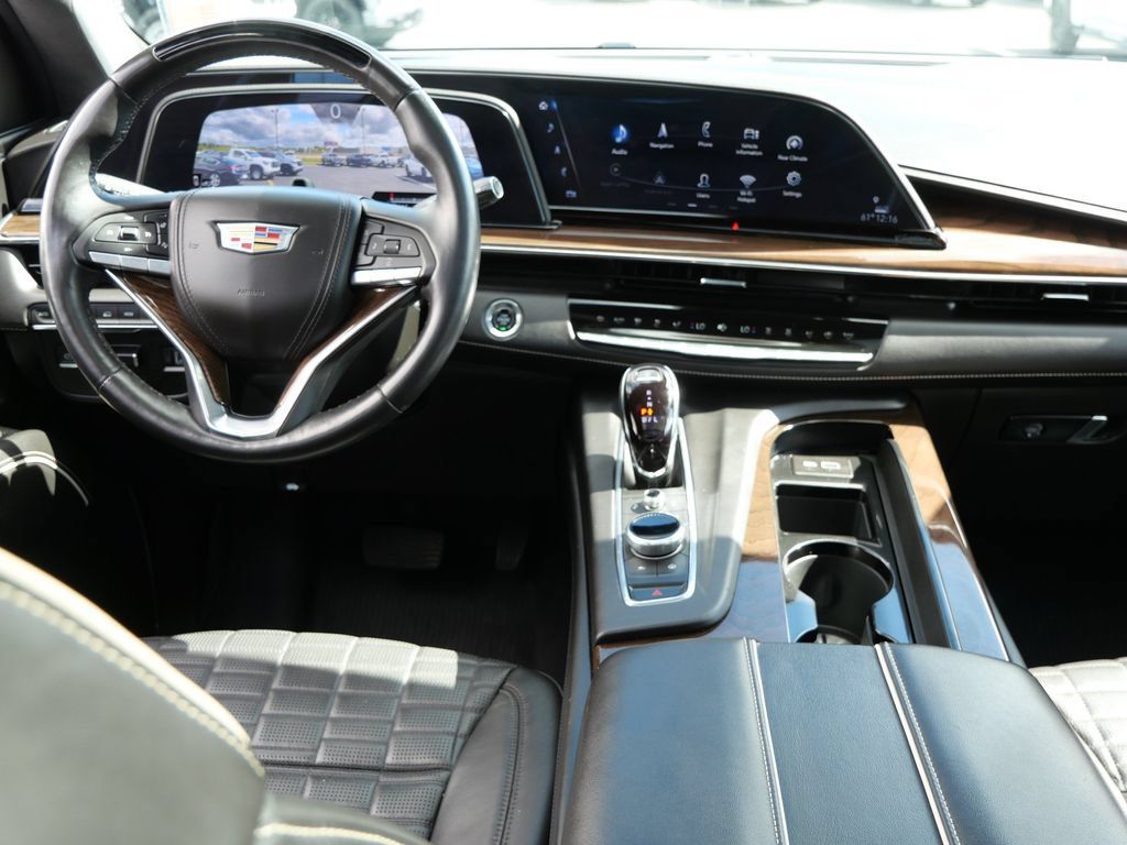 Used 2023 Cadillac Escalade ESV Premium Luxury Platinum AWD/4WD image 24