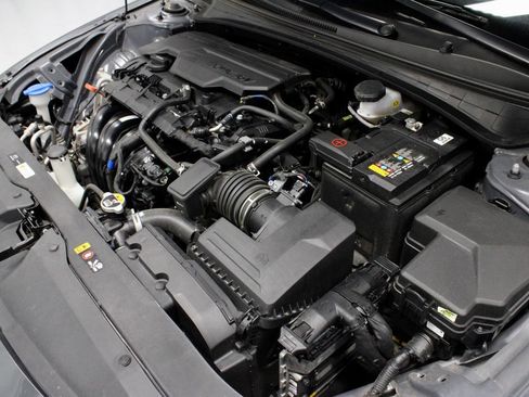 Used 2024 Hyundai Elantra SEL FWD image 16