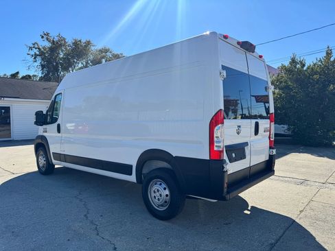 Used 2022 RAM ProMaster 2500 w/ Driver Convenience Group image 4
