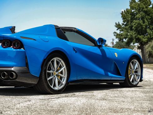 Used 2022 Ferrari 812 GTS RWD image 22