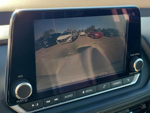 Used 2022 Nissan Rogue SV image 32