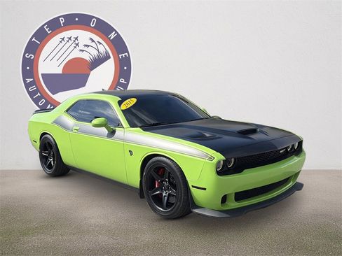 Used 2015 Dodge Challenger SRT Hellcat image 2