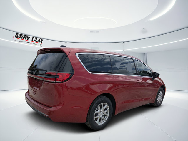 New 2027 Chrysler Pacifica Select FWD image 3