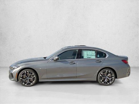 Used 2026 BMW 330i xDrive Sedan w/ Premium Package AWD/4WD image 5