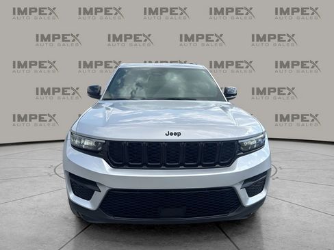 Used 2024 Jeep Grand Cherokee Altitude image 8