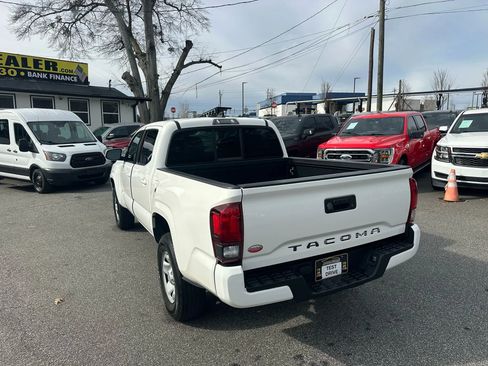 Used 2022 Toyota Tacoma SR image 4