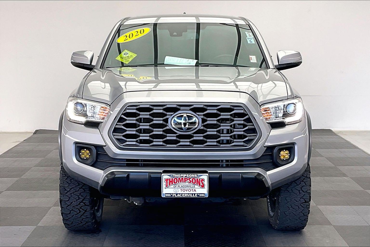 Used 2020 Toyota Tacoma TRD Off-Road w/ Technology Package AWD/4WD image 2