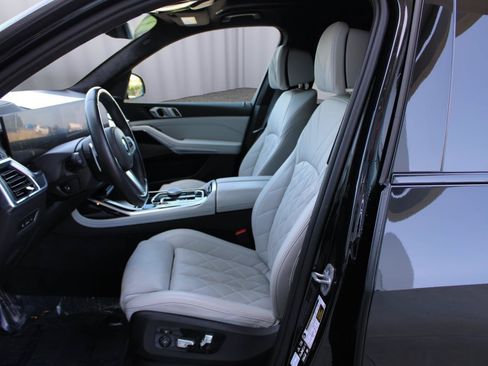 Used 2025 BMW X7 xDrive40i w/ M Sport Package AWD/4WD image 42