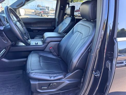 Used 2019 Ford Expedition Limited w/ Equipment Group 302A AWD/4WD image 18