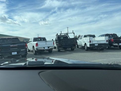 Used 2022 GMC Yukon XL SLT image 4