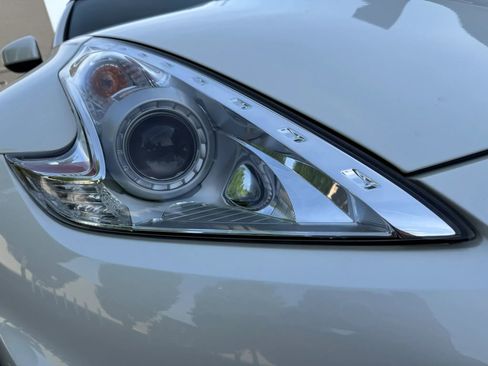 Used 2015 Nissan 370Z Roadster RWD image 13