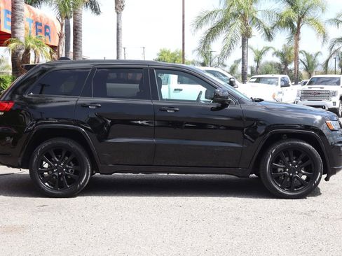 Used 2019 Jeep Grand Cherokee Altitude image 10