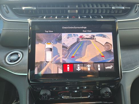 New 2025 Jeep Grand Cherokee Limited image 11