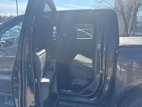 Used 2023 Nissan Frontier SV w/ Midnight Edition Package image 14