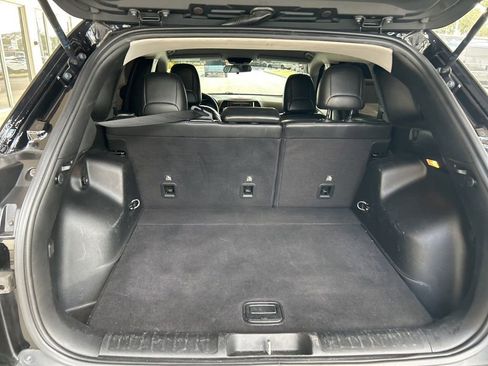 Used 2019 Jeep Cherokee Latitude Plus image 30