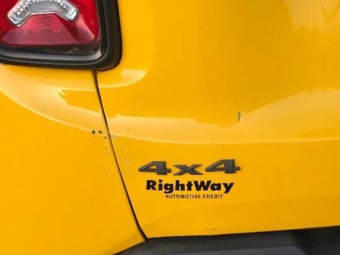 Used 2015 Jeep Renegade Trailhawk w/ Popular Equipment Group AWD/4WD image 12
