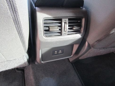 Used 2022 Nissan Rogue SV AWD/4WD image 21