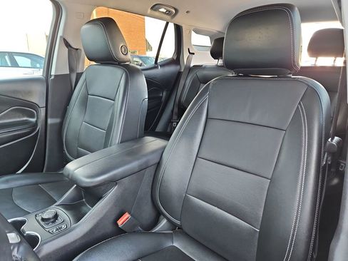 Used 2024 GMC Terrain SLT image 23