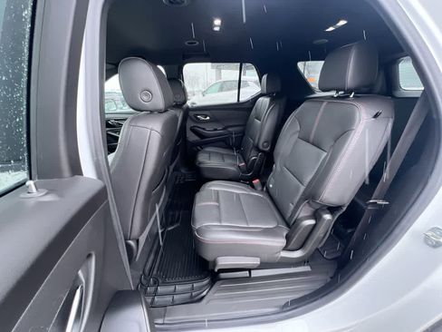 Used 2023 Chevrolet Traverse RS image 23