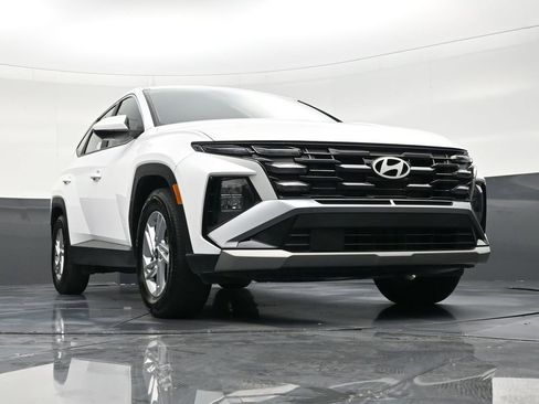 Used 2025 Hyundai Tucson SE image 27