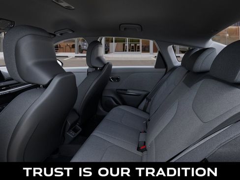 New 2025 Kia K4 LXS image 18